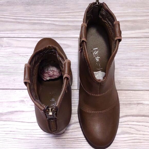 (46-0609) Boots from Refresh Brown Size 6.5 - Picture 7 of 11